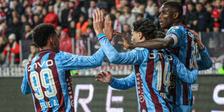 Trabzonspor Zorlu Deplasmandan 3 Puanı Kaptı