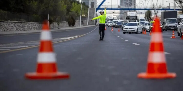 Trafiğe Çıkarken Dikkat! E-5'te En Yoğun Noktalardan Biri: 20 Gün Kapalı Olacak