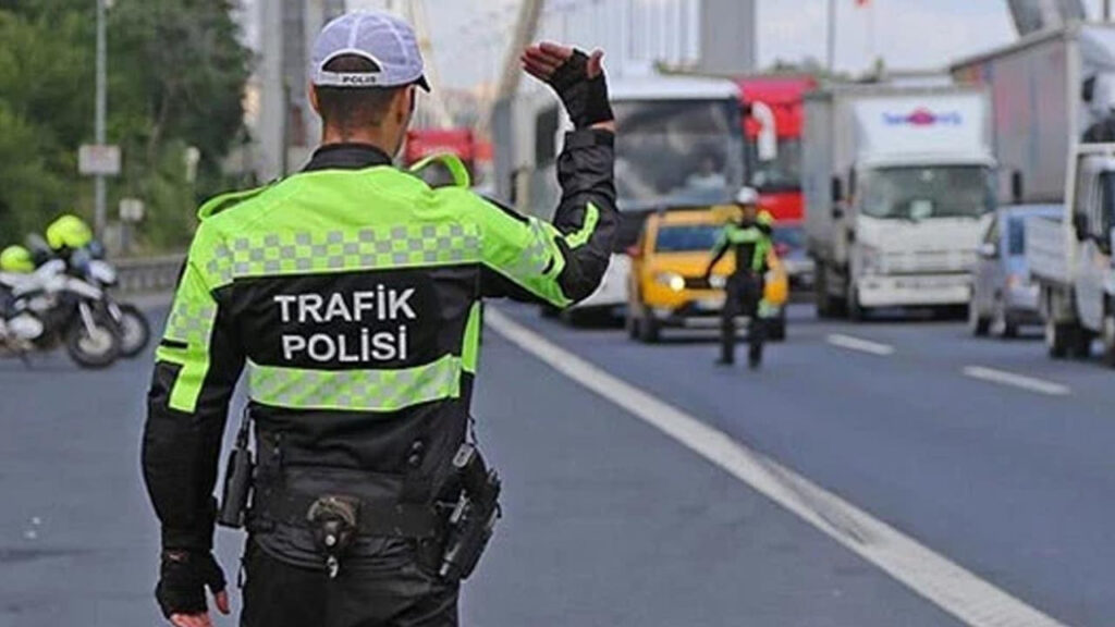 Trafik Kanun Teklifi TBMM’de Kabul Edildi: Kırmızı Işık, Konvoy, Makas, Takip... Cezalar Artıyor