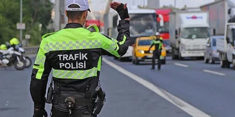 Trafik Kanun Teklifi TBMM’de Kabul Edildi: Kırmızı Işık, Konvoy, Makas, Takip... Cezalar Artıyor
