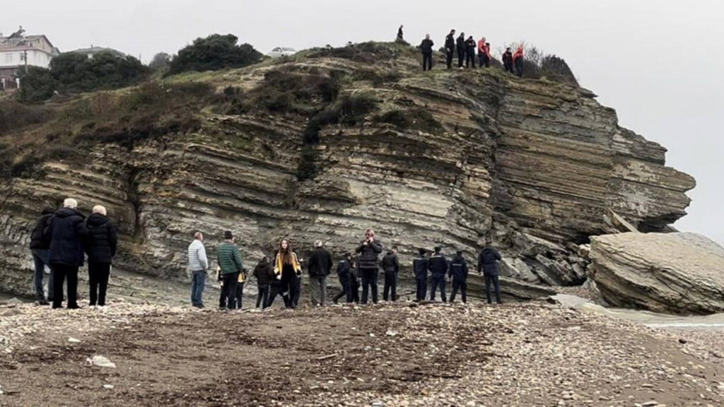 Üç Gündür Aranan Kadının Cesedi Kayalıklarda Bulundu!