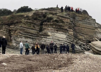 Üç Gündür Aranan Kadının Cesedi Kayalıklarda Bulundu!