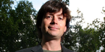 Ünlü Milyarder 17'nci Kattan Düşerek Öldü