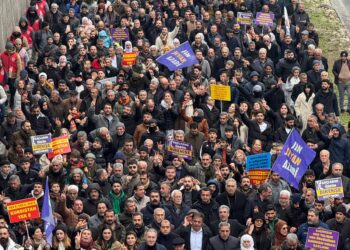 On binler Amed’te tek yürek: Rojava’yı, Suriye’yi Arap- Kürt çatışmasından kurtaran Sayın Öcalan’dır