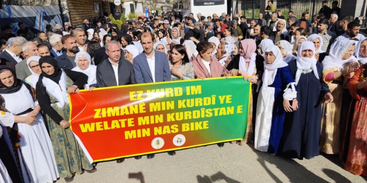 Cizîr’de anadil yürüyüşü: Kürtçeye statü tanınana kadar mücadele edeceğiz