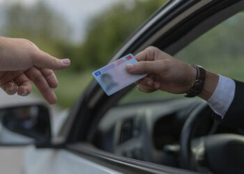 Yargıtay’dan Emsal Ehliyetsiz Sürücü Kararı: Karşı Taraf Tazminat Ödeyecek