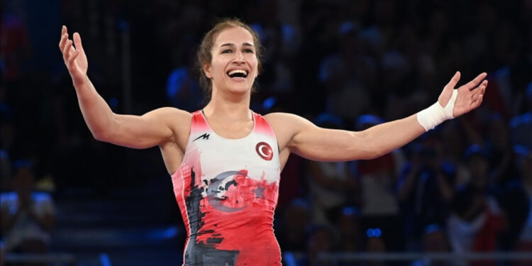 Zagreb'de Altın Madalya Milli Güreşçi Buse'nin