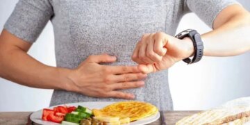 Ramazan ayında yapılan  masum sandığınız alışkanlıklar mide rahatsızlıklarına sebep oluyor: İftarda yapılan 7 beslenme hatası