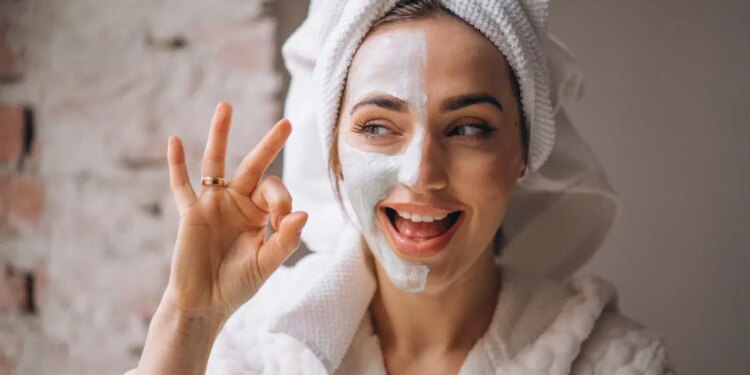 Siyah nokta bantları gözenekleri kalıcı olarak büyütüyor: Burnunuzdakiler aslında siyah nokta değil!