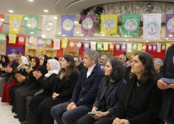Adana’da halk buluşması: Kürt halkı diyalog ve müzakere sürecinin arkasında