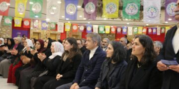 Adana’da halk buluşması: Kürt halkı diyalog ve müzakere sürecinin arkasında