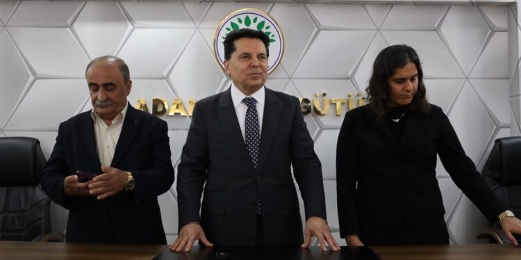 Ahmet Özer’den DEM Parti’ye ziyaret