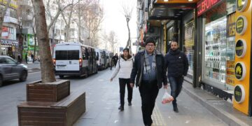 Amedli yurttaşlar: Mürşitpınar açılsın, Kobanê’ye yardım gönderilsin