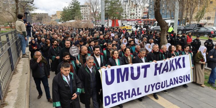 Hukukçular ‘umut ilkesi’ için yürüdü: Yasal düzenlemeler hayata geçirilmeli
