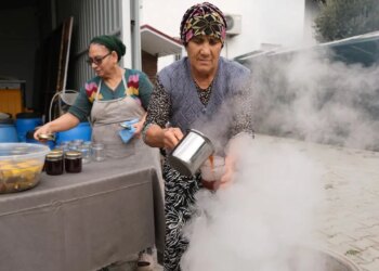 4 günde hazırlanıyor, 8 saat kaynatılıyor: Ayvalık’ın şifa deposu lezzeti 200 liraya satılıyor