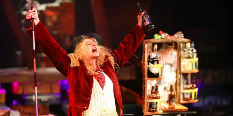 Tatbikat Sahnesi’nin oyunu ‘Batı Ekspresi’, 6-7 Mart’ta sahnede: Göçün ironisi, bavulların yükü