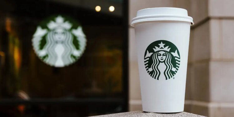 Kahveseverlere kötü haber: Starbucks o içecekleri menüden kaldırdı!