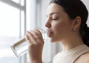 Susuzluk sandığınızdan daha tehlikeli: Yeterince su içmemek vücudu adım adım çökertiyor