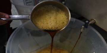 Gaziantep’te bu lezzet için kuyruğa giriyorlar: Fırat kenarından gelen şifa! Litresi 25 lira