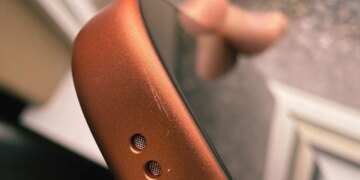 iPhone 17 Pro Max kılıf kullanılmasına rağmen çiziliyor