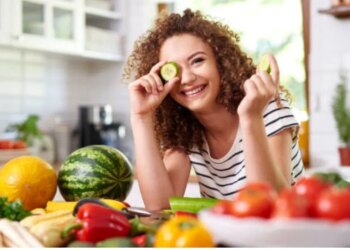 Akneye eğilimli ciltler için beslenme rehberi: Yağlanmayı azaltan ve cildi arındıran 6 gıda