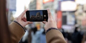 Her anı fotoğraflamak hafızanızı siliyor olabilir: Bilim insanları ‘fotoğraf çekme etkisi’ni kanıtladı…