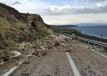 Bozcaada’da sağanak sonrası heyelan meydana geldi