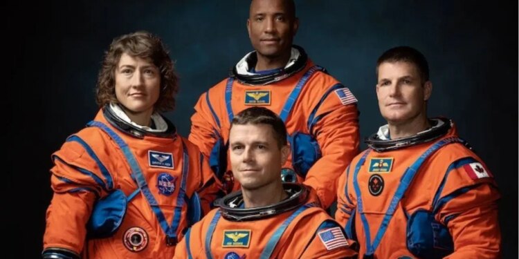 NASA’nın 50 yıl sonraki ilk insanlı Ay seyahati ne zaman başlıyor?