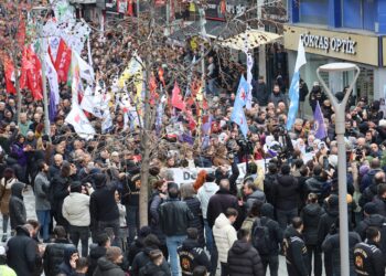 İstanbul Rojava için ayağa kalktı: Rojava’yı hep savunacağız