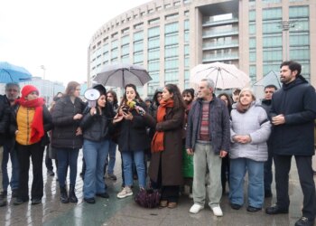 Gözaltındaki gazeteciler için açıklama: Derhal serbest bırakılsınlar