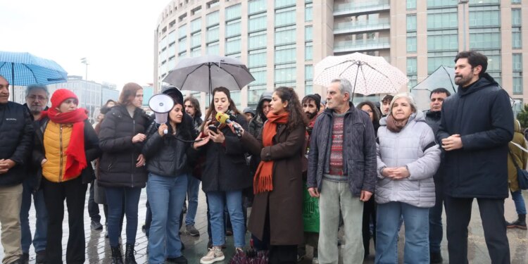 Gözaltındaki gazeteciler için açıklama: Derhal serbest bırakılsınlar