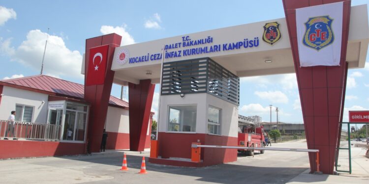 Kitap ‘sakıncalı’ denilerek, tutsağa verilmedi