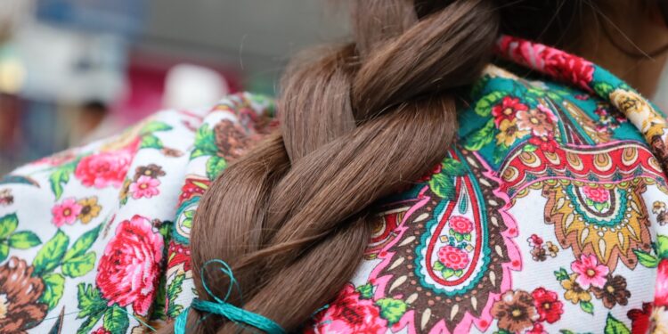 Saçın ördüğü için tutuklanan çocuğa işkenceye dair suç duyurusu