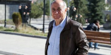 Kürt siyasetçi Mahmut Alınak Kobanê kuşatmasına karşı açlık grevi kararı