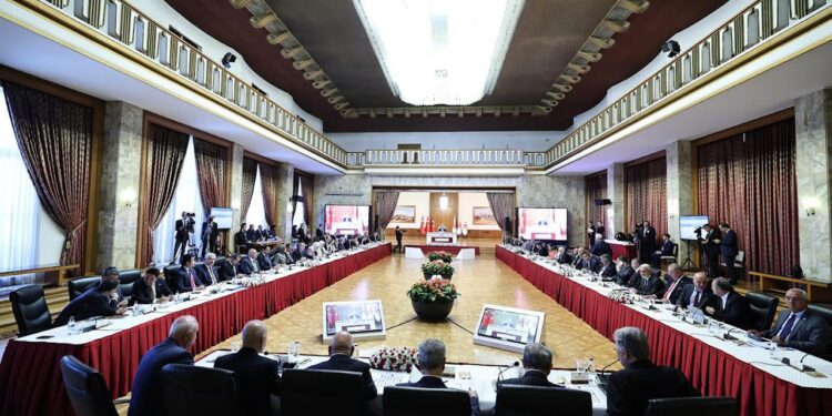 Komisyon üyeleri: Özel yasa gecikmemeli