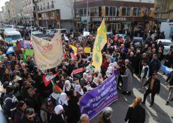 Mêrdîn’de halklar: Rojava biziz, sahip çıkacağız
