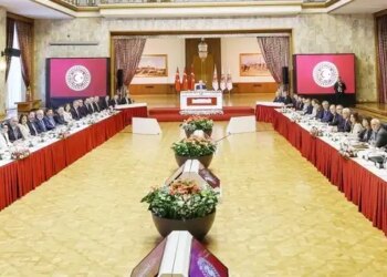 Komisyon üyeleri: Artık yasaların konuşulacağı bir dönem