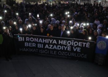 15 Şubat uluslararası komplo birçok merkezde protesto edildi