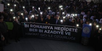 15 Şubat uluslararası komplo birçok merkezde protesto edildi