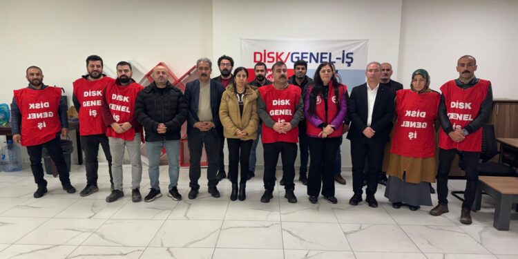 Şirnex’ta Rojava için yardım kampanyası başlatıldı