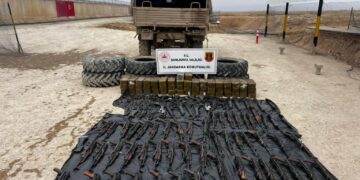 HTŞ bölgesinden Türkiye’ye cephane getirildi: 4 asker tutuklandı