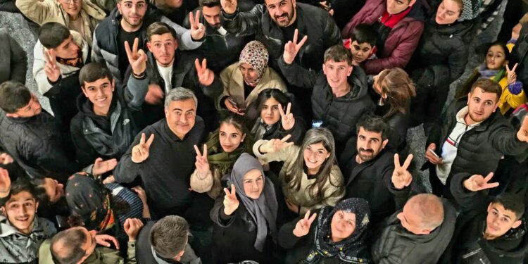 İrade gaspının üzerinden 1 yıl geçti: Wan halkı hala ayakta