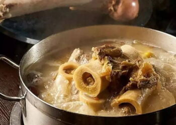 Saatlerce kaynatılan kemik suyu aslında sadece ‘su’…