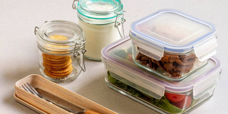 Ailenizi kendi ellerinizle zehirliyorsunuz: Plastik kapları kullanırken dikkat…