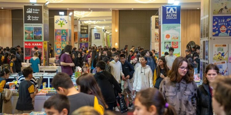 Edebiyat dünyası Akra Kemer’de bir araya geldi