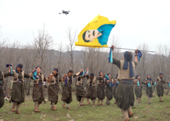 Kürdistan dağlarında Newroz ateşi yakıldı