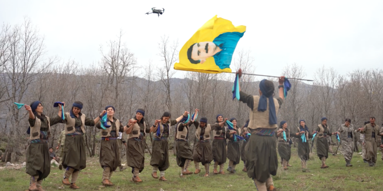 Kürdistan dağlarında Newroz ateşi yakıldı