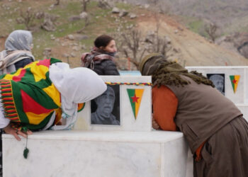 Mehmet Karasungur Mezarlığı’nda Newroz ziyaretleri