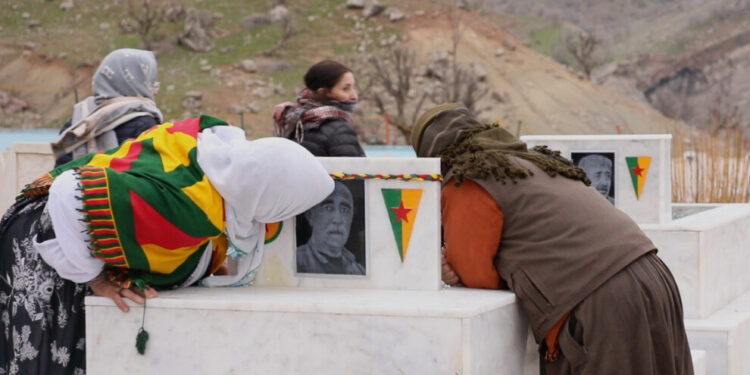 Mehmet Karasungur Mezarlığı’nda Newroz ziyaretleri