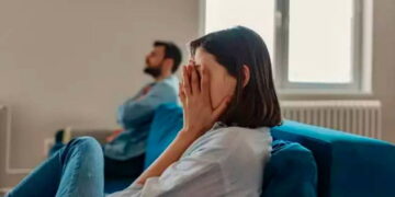 Çocukluk travmalarının romantik ilişkilerinize yansıdığını gösteren 7 işaret